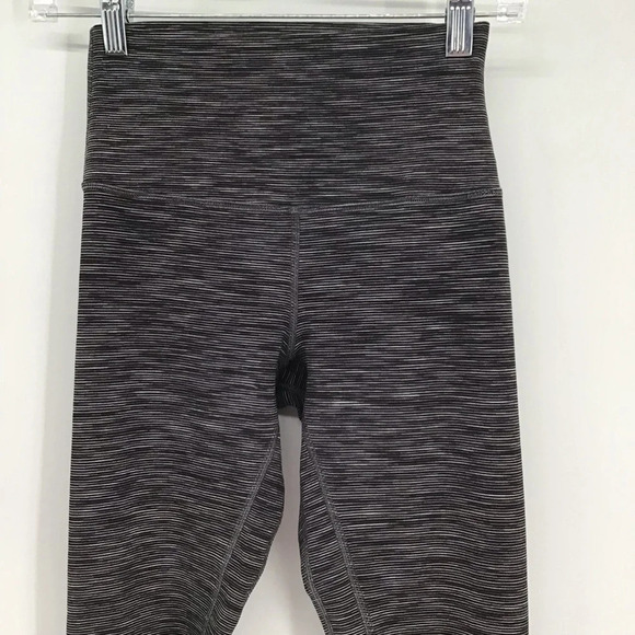 Lululemon Women’s Align High Rise Legging Workout Ankle Black/Gray Size 4 - Picture 3 of 5